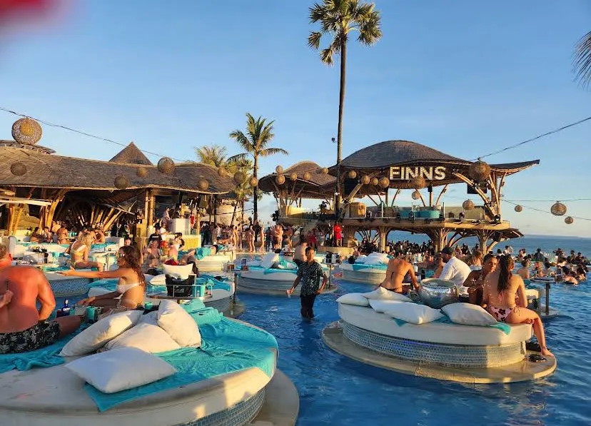 Finns Beach Club Girl